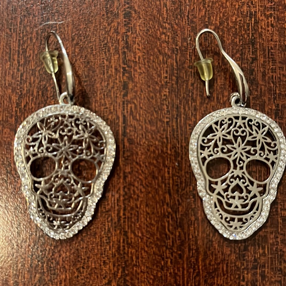 Skull rhinestone earrings